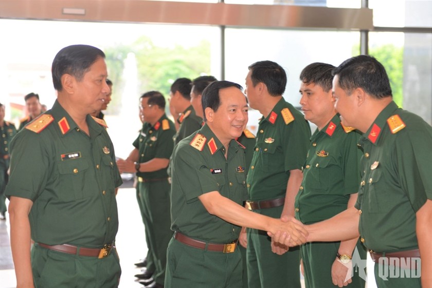 Đảng ủy, Bộ tư lệnh Quân khu 4 đón Thượng tướng Trịnh Văn Quyết. 