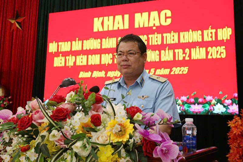 Thiếu tướng Vũ Hồng Sơn- Phó Tư lệnh kiêm Tham mưu Trưởng Quân chủng, Trưởng ban Chỉ đạo Hội thao, diễn tập phát biểu Khai mạc.