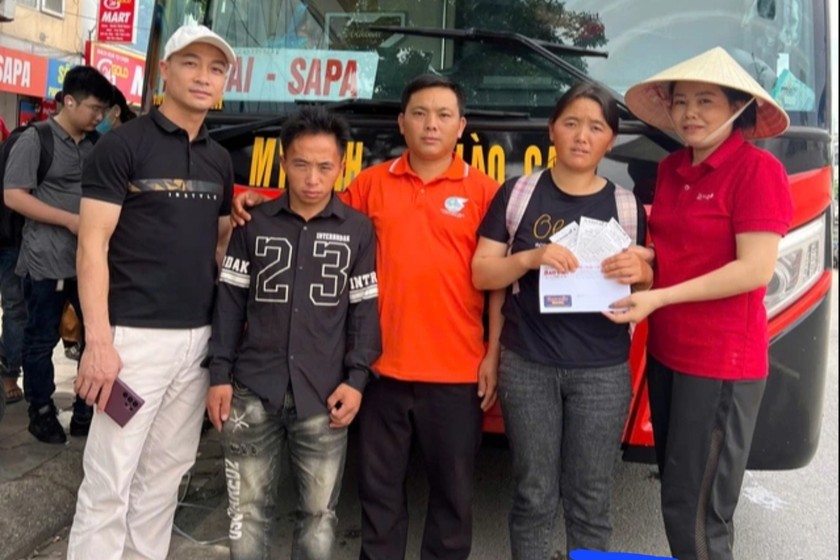 Anh Giàng H và chị Cư M - hai nhân vật trong vụ việc bị lừa 4,9 triệu đồng tiền taxi và xe ôm gây xôn xao dư luận những ngày qua, đã lên xe khách trở về Lào Cai.