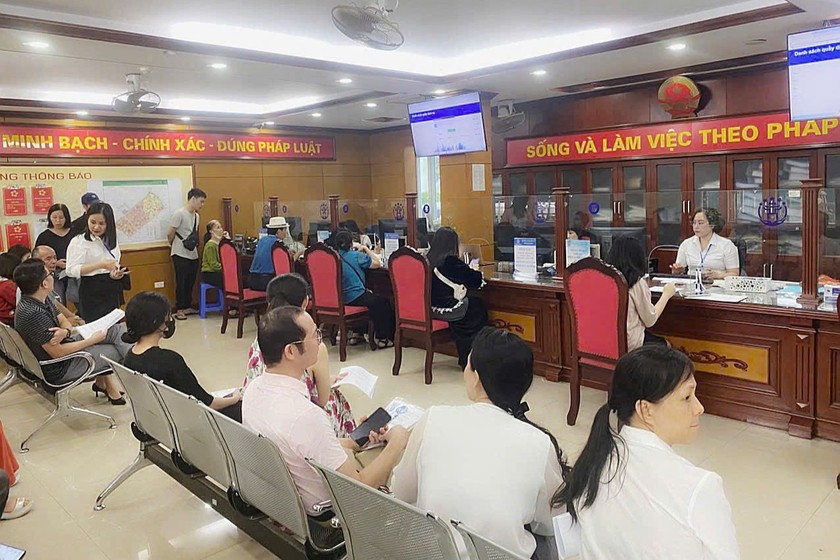 Ngày đầu vận hành chính quyền 2 cấp: Các phường của Hà Nội bắt tay ngay vào thực hiện nhiệm vụ, phục vụ nhân dân 
