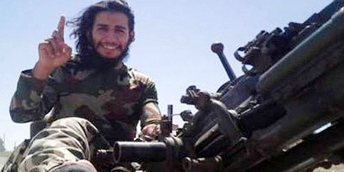 Kẻ chủ mưu  Abdelhamid Abaaoud trong một video tuyên truyền của IS - Ảnh: Telegraph