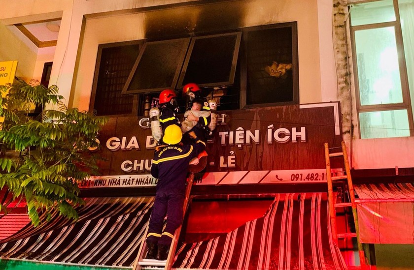 Hiện trường xảy ra vụ cháy nhà thương tâm.