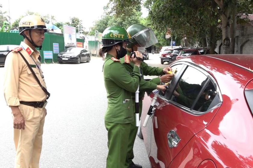 Sau 1 tháng triển khai đã có gần 90 trường hợp phương tiện bị phạt nguội vì dừng, đỗ sai quy định. Ảnh: Công An Nghệ An