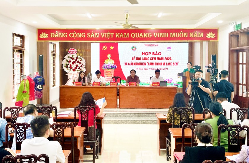 Họp báo thông tin về chương trình Lễ hội Làng Sen.