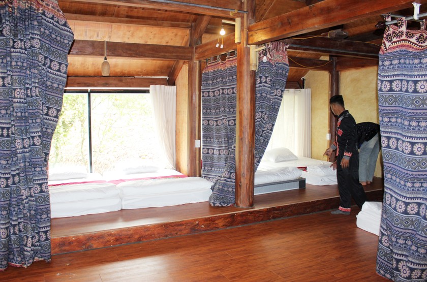 Để phát triển du lịch cộng đồng, nhiều người Mông đã vay mượn tiền làm nhà lưu trú. Ảnh: Thiên Ý Để phát triển du lịch cộng đồng, nhiều người Mông đã vay mượn tiền làm nhà lưu trú. Ảnh: Thiên Ý