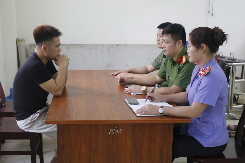 Đối tượng Đậu Trọng Giáp tại cơ quan công an.