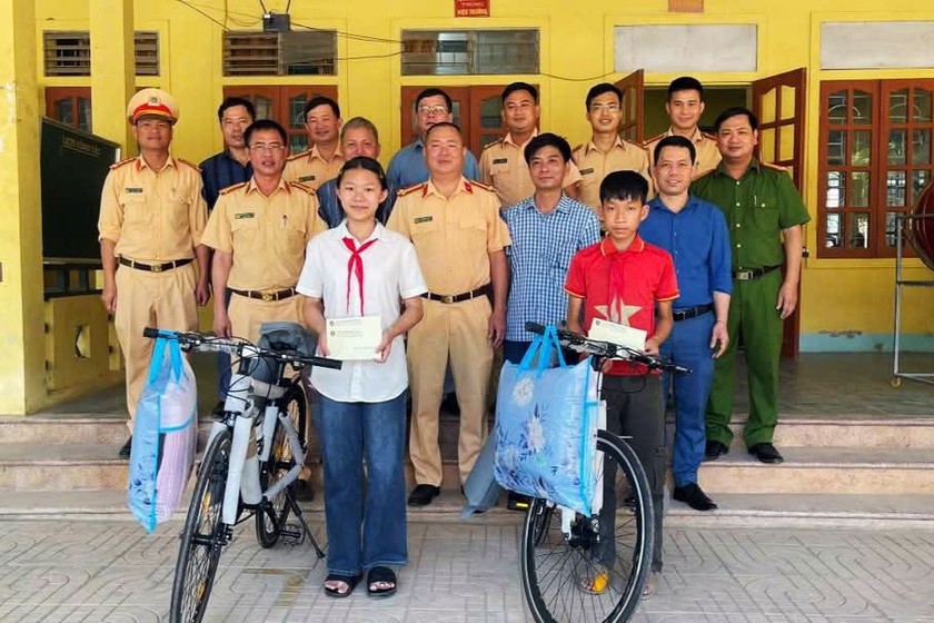 Tiếp thêm niềm tin cho học sinh nghèo vượt khó