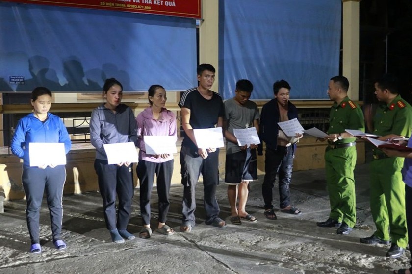 Các đối tượng tại cơ quan công an.