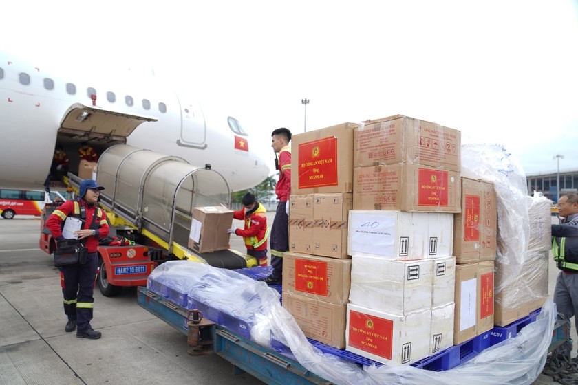 Tàu bay Vietjet tại sân bay Yangon, Myanmar