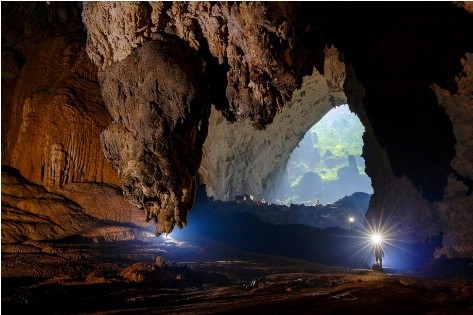 Những cột khối thạch nhũ dựng ngược kỳ vĩ độc nhất vô nhị trong lòng Sơn Đoòng. Ảnh: Ryan Debood