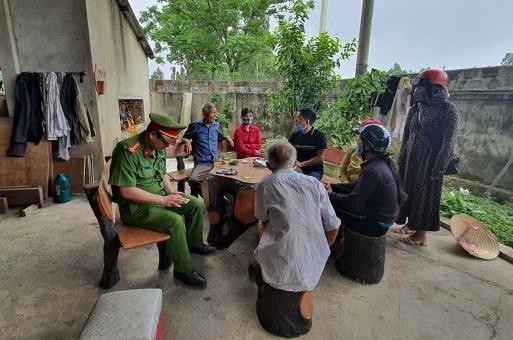 Công an xã Đại Trạch lập biên bản sự việc.