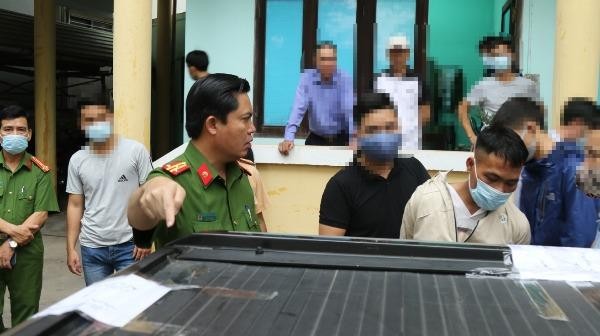 Thênh và Mạnh khi bị bắt giữ. Ảnh: CAQB.