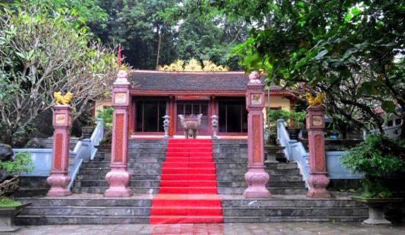 Đền Tưởng niệm các AHLS đường 20 Quyết Thắng uy nghi, trầm mặc giữa rừng sâu Phong Nha - Kẻ Bàng.