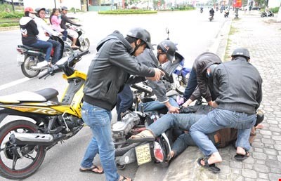 Truy bắt tội phạm cướp giật trên đường phố