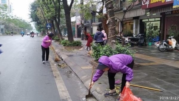 Người dân và chính quyền chung tay  xây dựng TP Hà Nội xanh sạch đẹp. Ảnh: ANTĐ