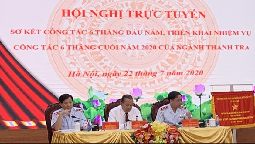 Phó Thủ tướng thường trực Trương Hòa Bình (giữa) dự và chỉ đạo Hội nghị.