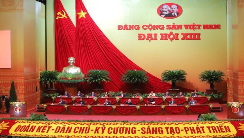 Đoàn Chủ tịch Đại hội biểu quyết tại phiên trù bị. Ảnh: daihoi13