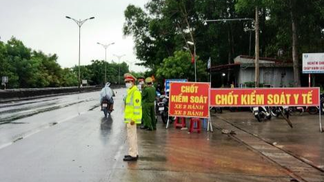 Thủ tướng yêu cầu bảo đảm kiểm soát nguồn lây bệnh nhưng không “ngăn sông cấm chợ” (Ảnh minh họa)