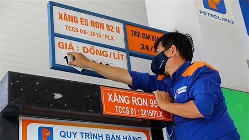 Giá xăng, dầu giảm nhẹ sau nhiều lần tăng liên tiếp.