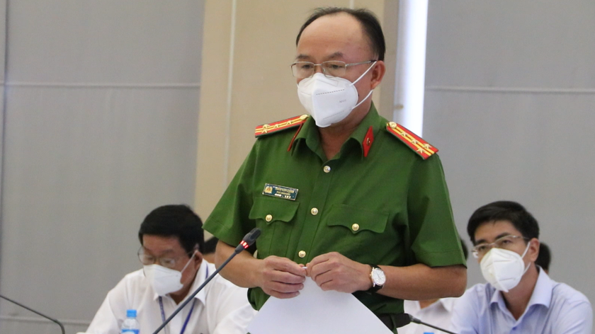 Đại tá Trần Văn Chính - Phó Giám đốc Công an tỉnh Bình Dương thông tin về vụ việc tại buổi Họp báo công tác phòng, chống dịch COVID-19 của tỉnh Bình Dương sáng 17/8. 