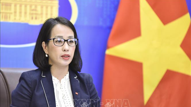 Phó Phát ngôn Bộ Ngoại giao Phạm Thu Hằng chủ trì buổi họp báo. Ảnh: Lâm Khánh/TTXVN