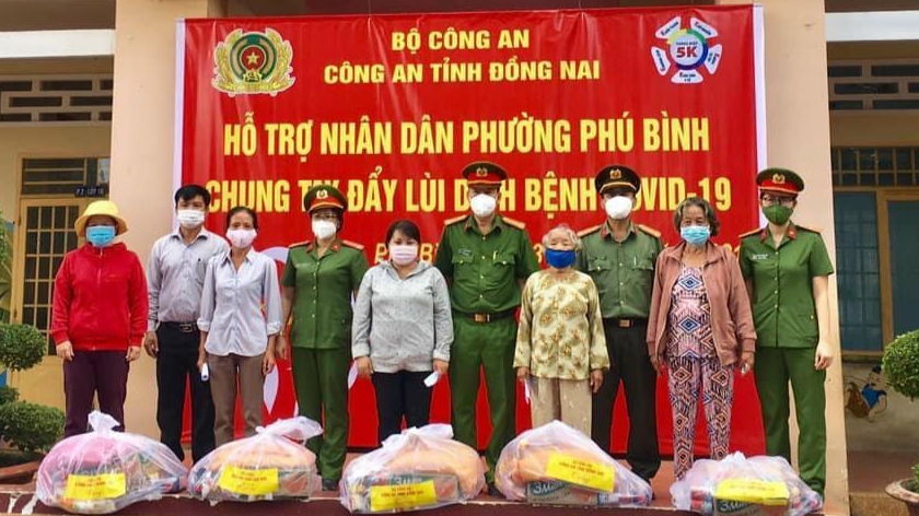 Khai trương mô hình “Gian hàng 0 đồng” của Công an Đồng Nai tại phường Phú Bình.