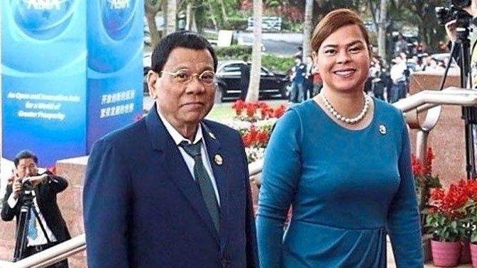 Tổng thống Philippines Rodrigo Duterte và con gái Sara Duterte-Carpio.