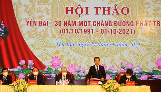 Bí thư Tỉnh ủy Yên Bái Đỗ Đức Duy phát biểu tại Hội thảo “Yên Bái – 30 năm một chặng đường phát triển”. Ảnh: Xuân Hồng