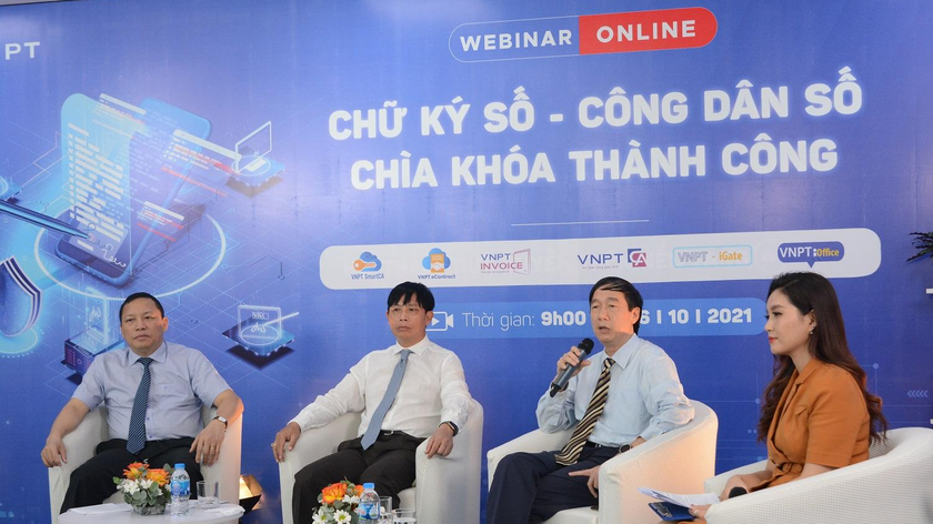 Các diễn giả trao đổi tại Hội thảo “Chữ ký số - Công dân số - Chìa khóa thành công” do VNPT tổ chức ngày 6/10/2021.