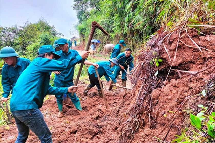 Khai thông đường giao thông.