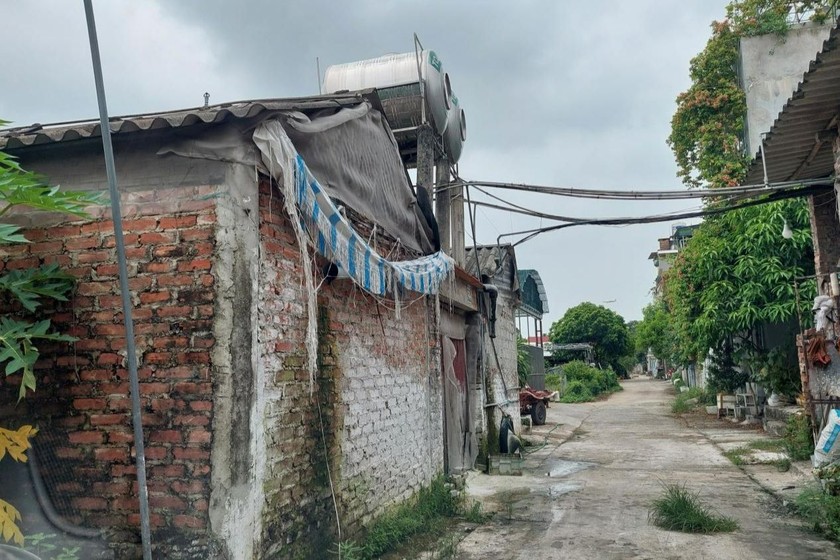 Bên ngoài trang trại chăn nuôi lợn tại khu chợ Nam Cương.