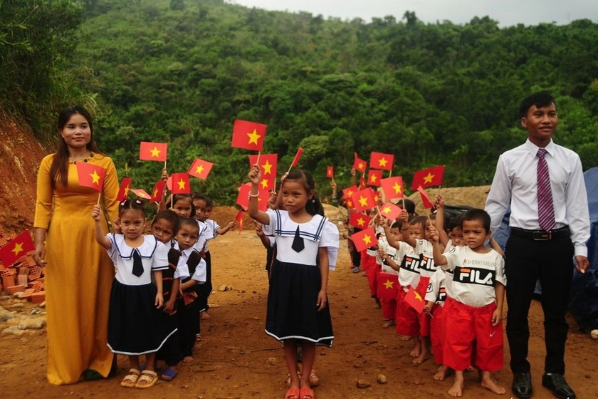 Dù còn muôn vàn khó khăn nhưng nhiều thầy, cô vẫn ở lại với những ngôi trường vùng cao. (Nguồn ảnh: TT/GD&TĐ) 