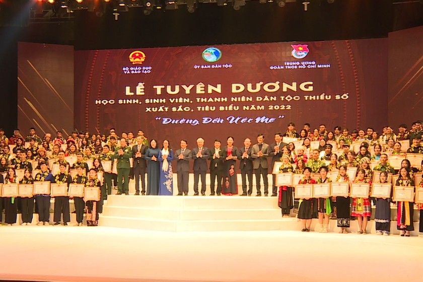 Lễ Tuyên dương học sinh, sinh viên, thanh niên dân tộc thiểu số xuất sắc, tiêu biểu năm 2022.