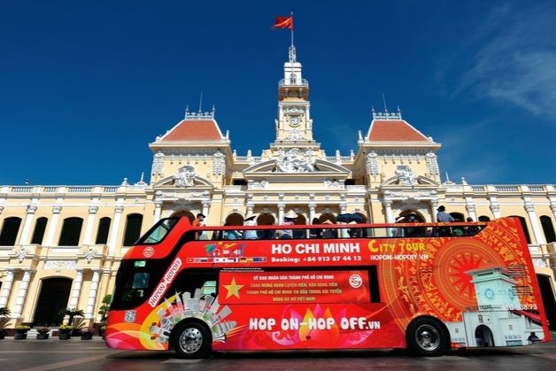 Khám phá TP Hồ Chí Minh trên xe bus 2 tầng là một hoạt động trải nghiệm về đêm được du khách yêu thích. (Ảnh: VGP/Giang Vũ)