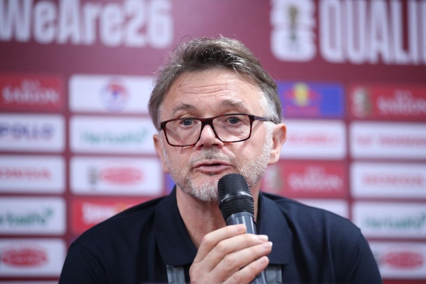 HLV Philippe Troussier ra đi sau thất bại trước Indonesia là 2 trận lượt đi và về tại vòng loại World Cup 2026. (Ảnh: VFF)