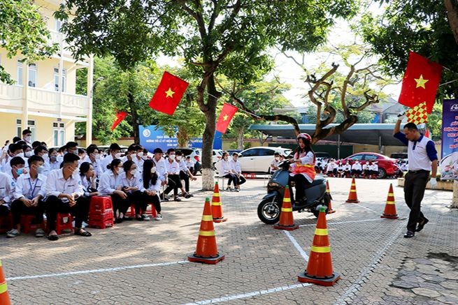 Cần tăng cường vai trò quản lý, giáo dục ATGT trong nhà trường. (Ảnh minh họa: - Nguồn: nghean.gov.vn)