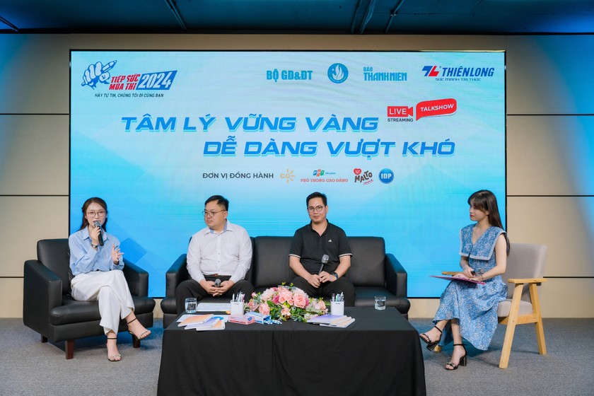 Các khách mời tham gia Talkshow. Ảnh: BTC