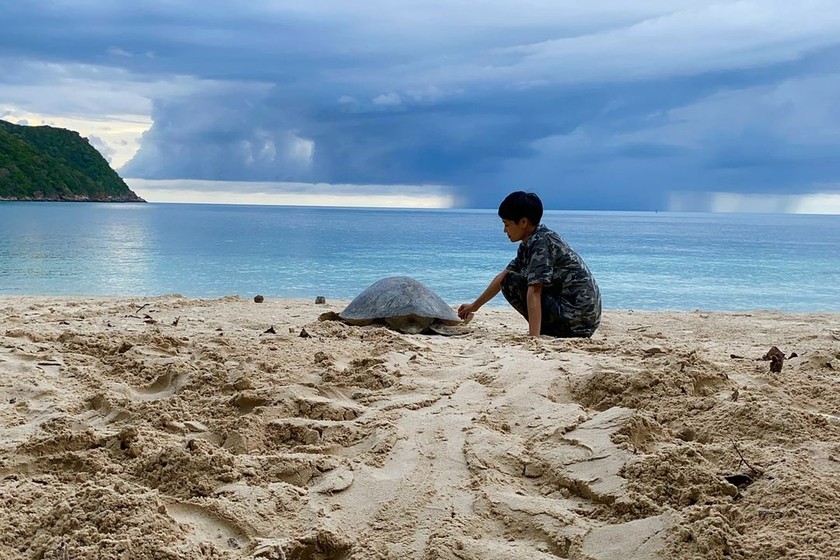 Nghệ sĩ điêu khắc Cao Thanh Thà có duyên với các dự án nghệ thuật cộng đồng hướng tới bảo vệ môi trường biển. (Nguồn: NVCC)