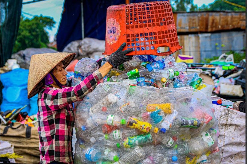 Tái chế nhựa mang đến nguy cơ ô nhiễm môi trường nếu không được xử lý đúng cách. (Ảnh minh họa - Nguồn: Hiệp hội Nhựa Việt Nam) 