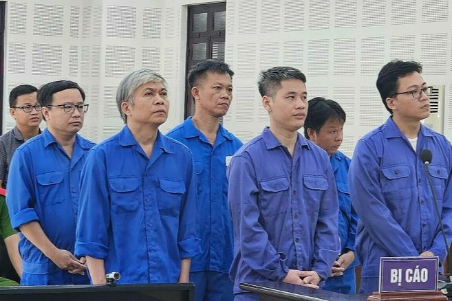 Các bị cáo tại phiên xử.