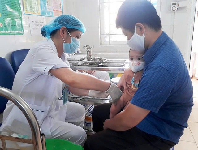 Tiêm vaccine là cách phòng, chống dịch bệnh một cách hiệu quả. Ảnh: VGP/Thiện Tâm.