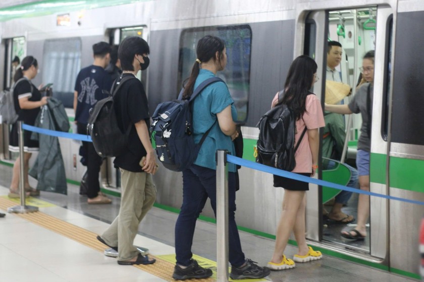 Đề xuất học sinh được giảm giá vé tàu điện trên cao (Ảnh: Hà Nội Metro)