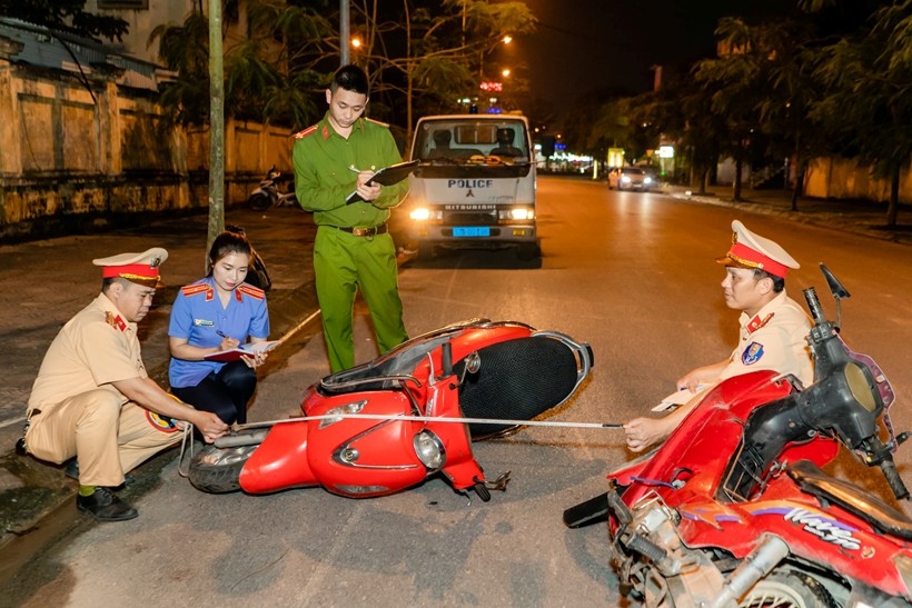 Kiểm sát khám nghiệm hiện trường, thu thập dấu vết. (Ảnh: VKSND tỉnh Thái Bình) 