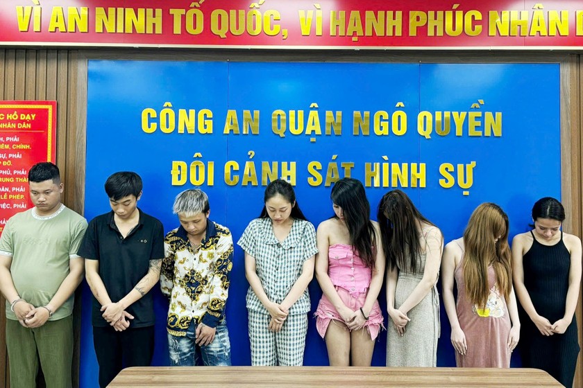 Nhóm đối tượng trong đường dây môi giới mại dâm, mua bán và tổ chức sử dụng ma túy bị Công an Hải Phòng bắt hồi cuối năm 2024. (Ảnh: Văn Sơn) 