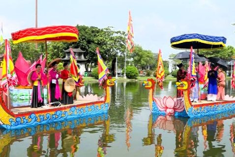 Du thuyền hát giao duyên đã trở thành điểm hẹn đối với mỗi du khách khi đến lễ hội chùa Keo (xã Duy Nhất, huyện Vũ Thư, tỉnh Thái Bình).