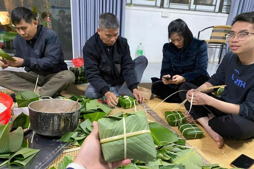 Người trẻ tô thêm sắc màu sáng tạo cho bức tranh Tết cổ truyền