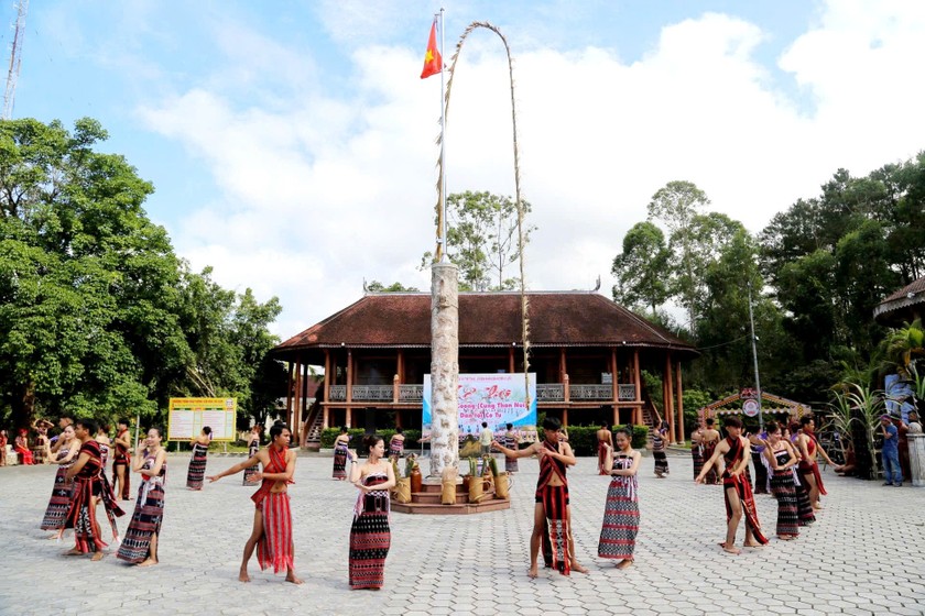 Truyền thống văn hóa đặc trưng của người dân A Lưới cũng là tiềm năng, lợi thế phát triển du lịch.