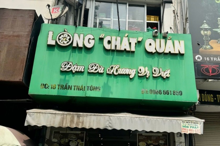 Đoàn kiểm tra "Lòng chát quán" sáng ngày 08/5. Ảnh: Thu Hà