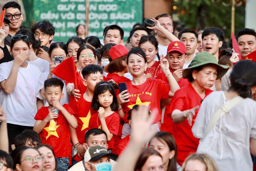 Đa phần người dân Việt Nam đều có hành xử văn minh, lịch sự khi cư xử tại nơi công cộng. (Nguồn: 24h) 