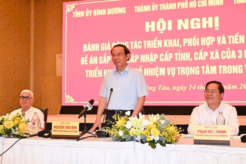 Bí thư Thành ủy TP HCM Nguyễn Văn Nên; Bí thư Tỉnh ủy Bình Dương Nguyễn Văn Lợi; Bí thư Tỉnh ủy Bà Rịa - Vũng Tàu Phạm Viết Thanh chủ trì Hội nghị. (Ảnh: D.Khương) 